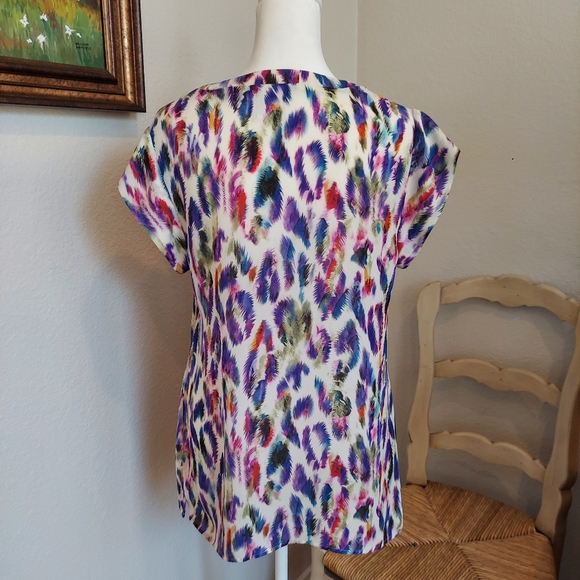 Cabi Feather Print V Neck Blouse Top with Cap Sleeve Sz S - Picture 4 of 15
